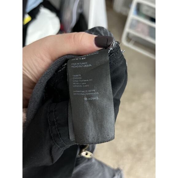 BDG Urban Outfitters High Rise MOM Jeans Black Wash Distressed Size 26 Women’s - Picture 6 of 6